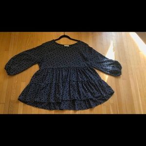 Les Amis size Large tiered babydoll top with elastic sleeve ends